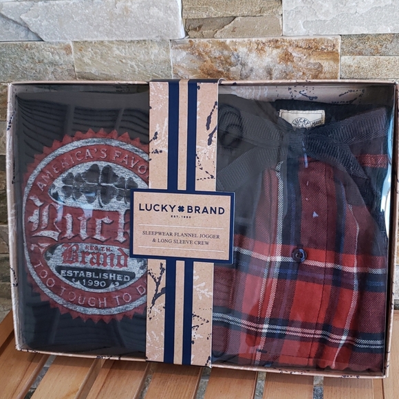 🛍2/$40🛍 🎁 Printed Shirt & Pants 2-Piece Pajama Set - Picture 3 of 5